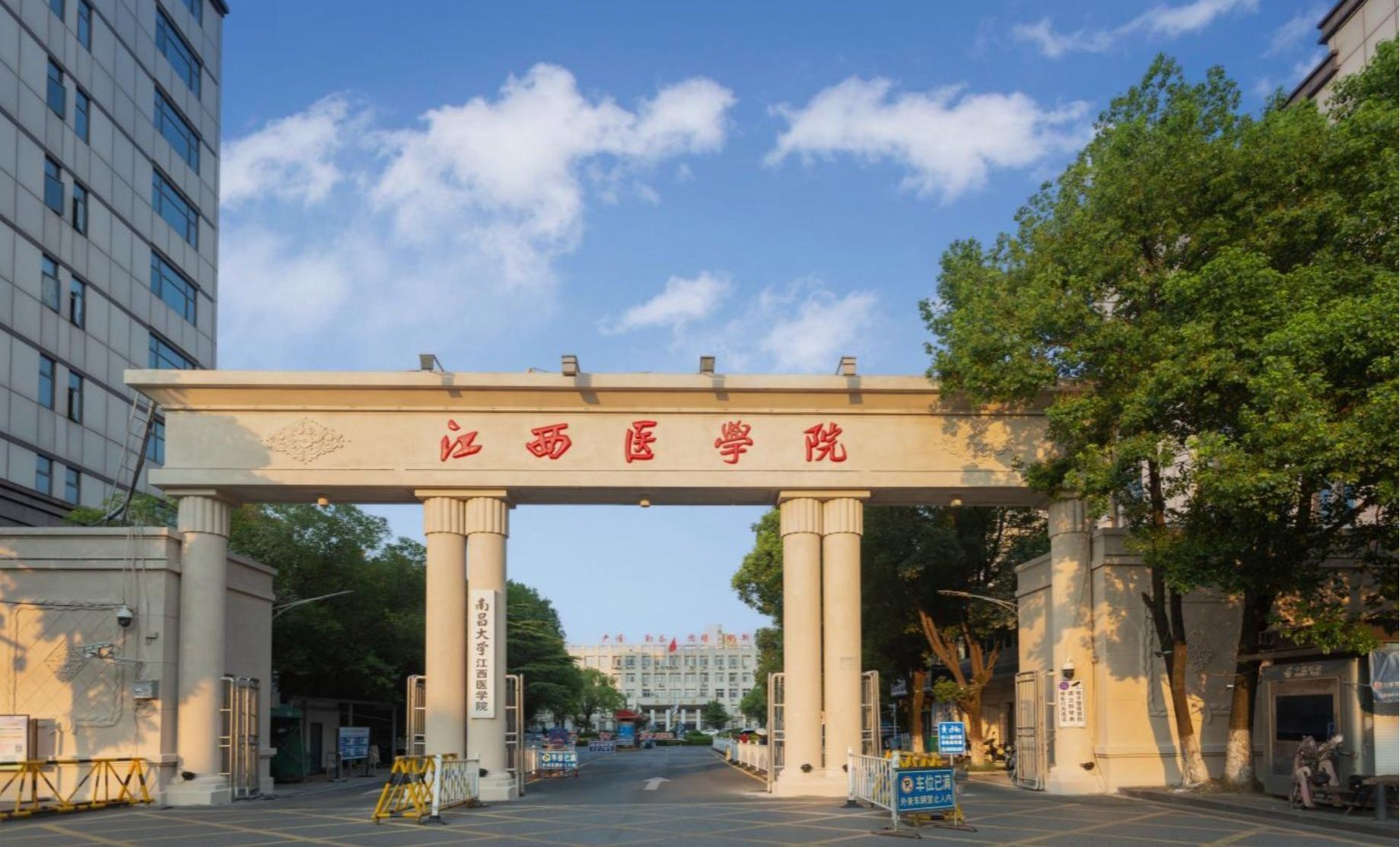 从中央红军长征集结出发地于都到英雄城南昌的校门：一个主任医师的来路与归途！