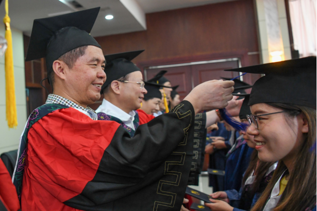 医学部举行2019届毕业典礼暨学位授予仪式（新闻稿）200190617753.png